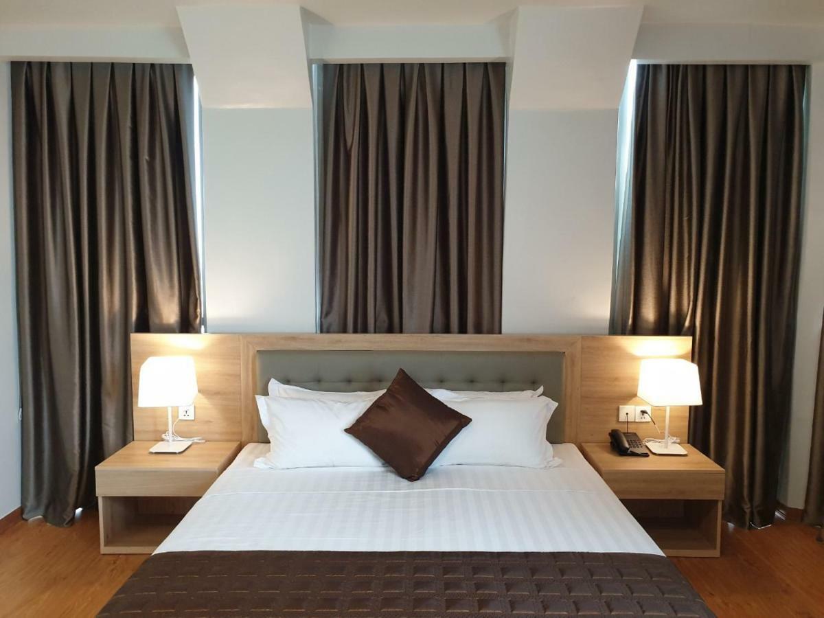 Imperial Boat Hotel ไฮฟอง ภายนอก รูปภาพ